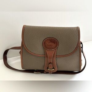 DOONEY & BOURKE || Vintage Essex Genuine Leather Crossbody Bag. Sz. OS